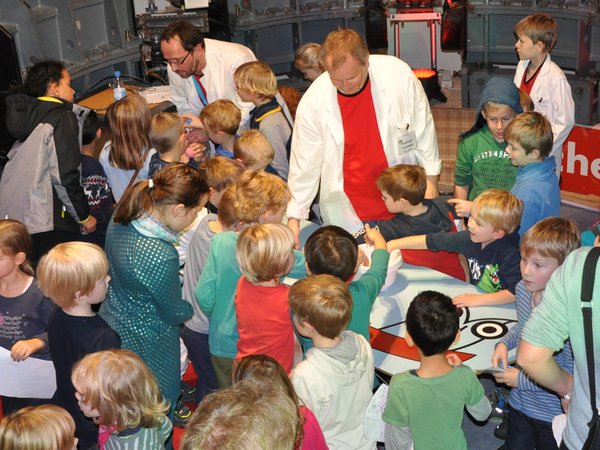 Eiskaltes Experiment mit Prof. Technikus und Prof. K. Wumm